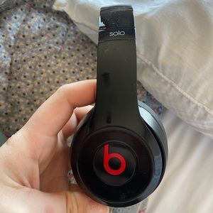 Beats by Dre with case— lightly used! Great condition!! Sound is great!
